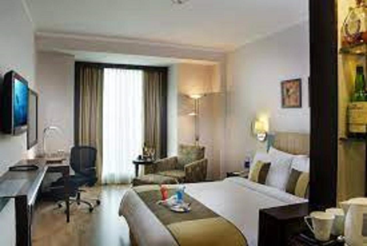 Goldfinch Hotel Delhi Ncr Faridabad Exterior foto